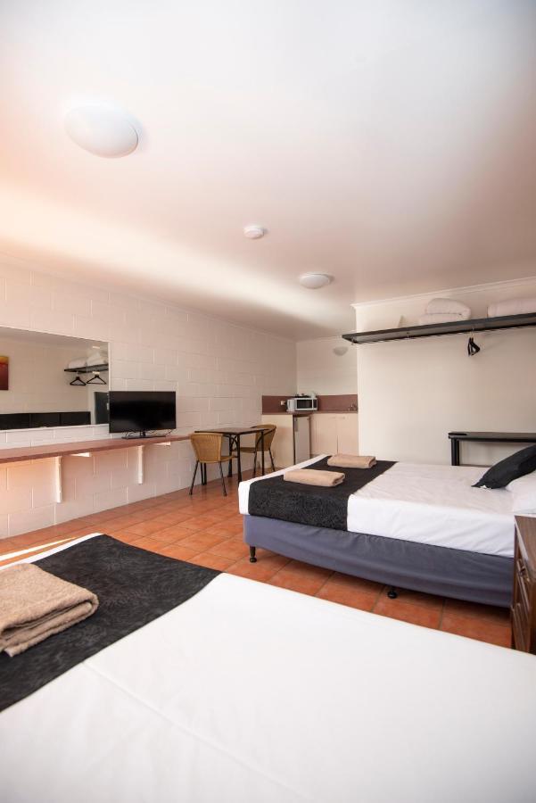 Longreach Most Central Motel Екстер'єр фото