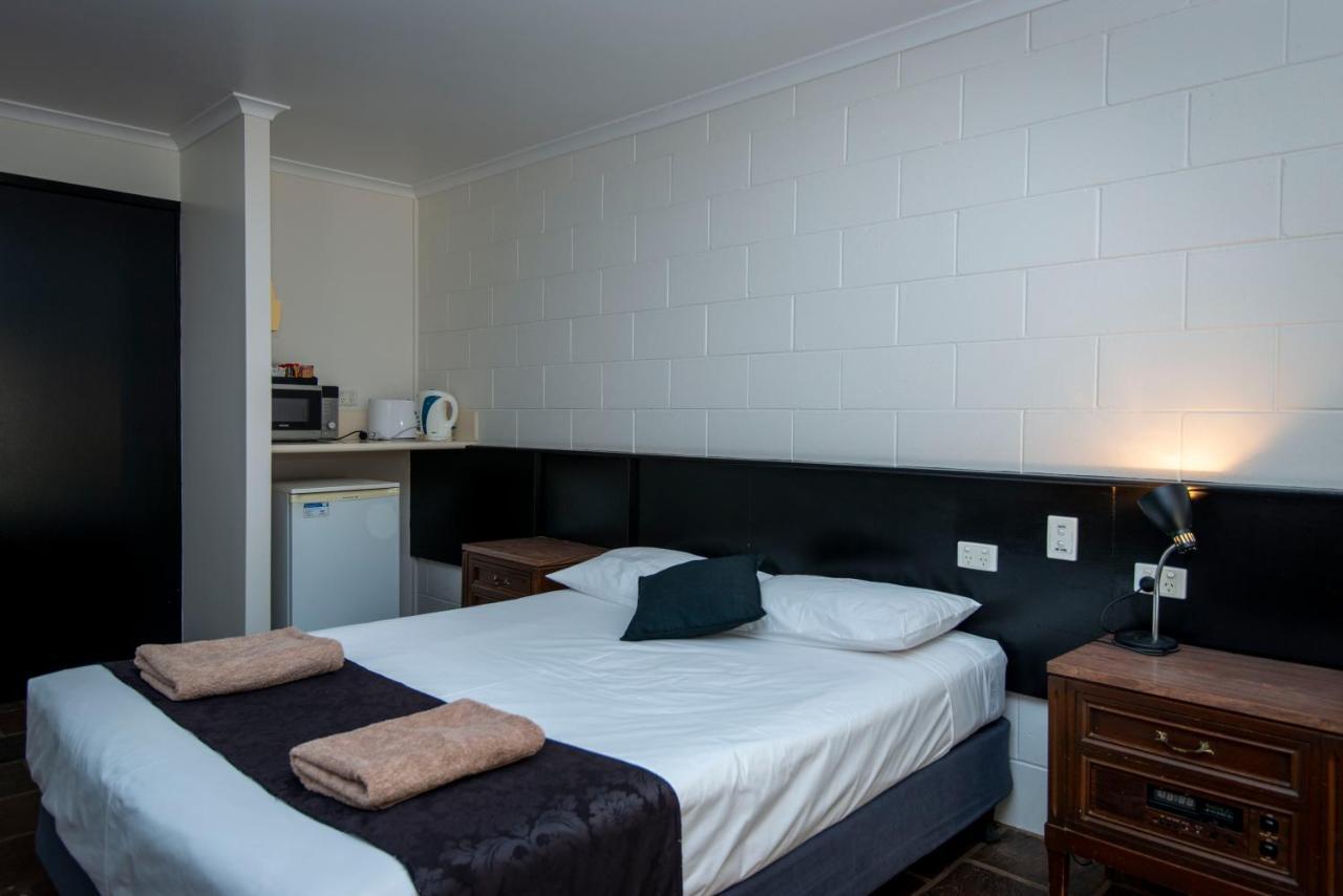 Longreach Most Central Motel Екстер'єр фото