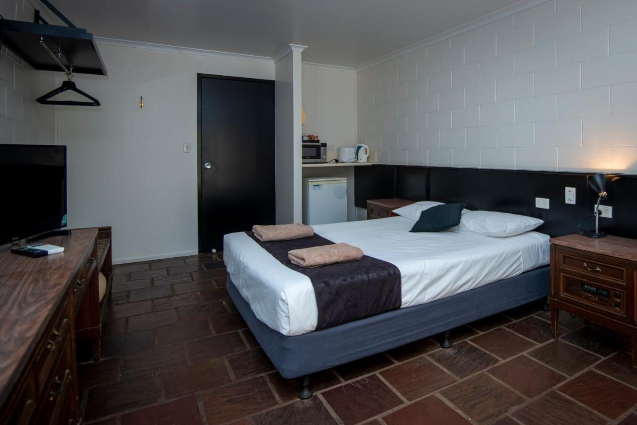 Longreach Most Central Motel Екстер'єр фото