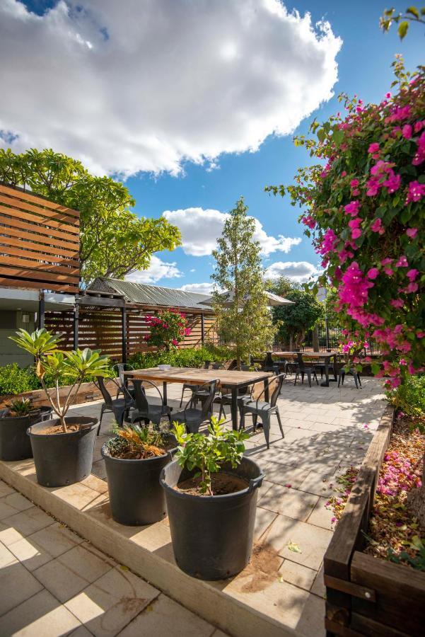 Longreach Most Central Motel Екстер'єр фото