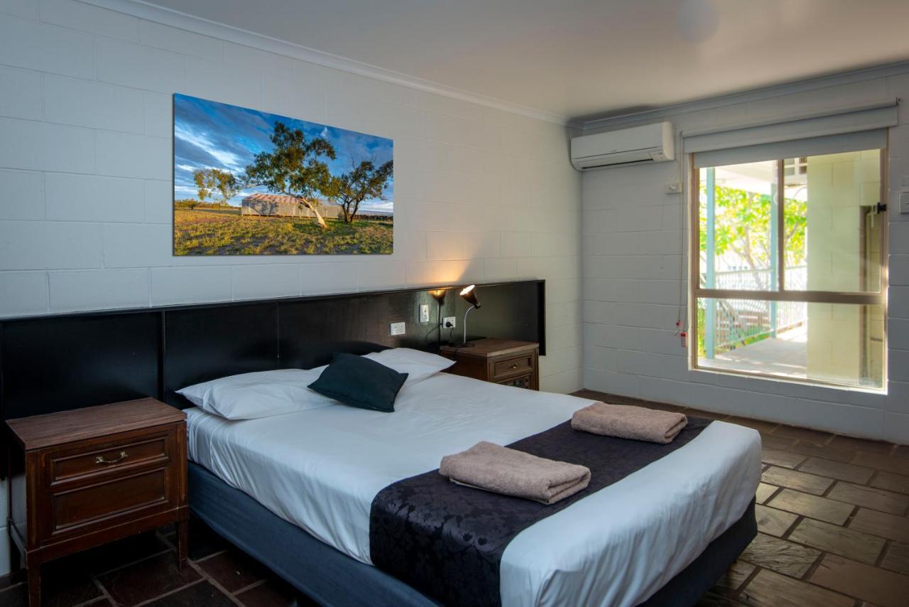 Longreach Most Central Motel Екстер'єр фото