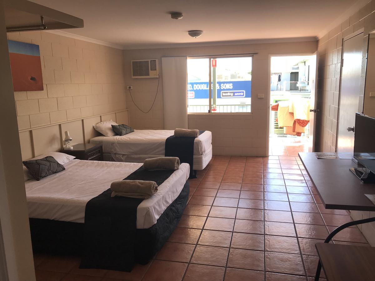 Longreach Most Central Motel Екстер'єр фото