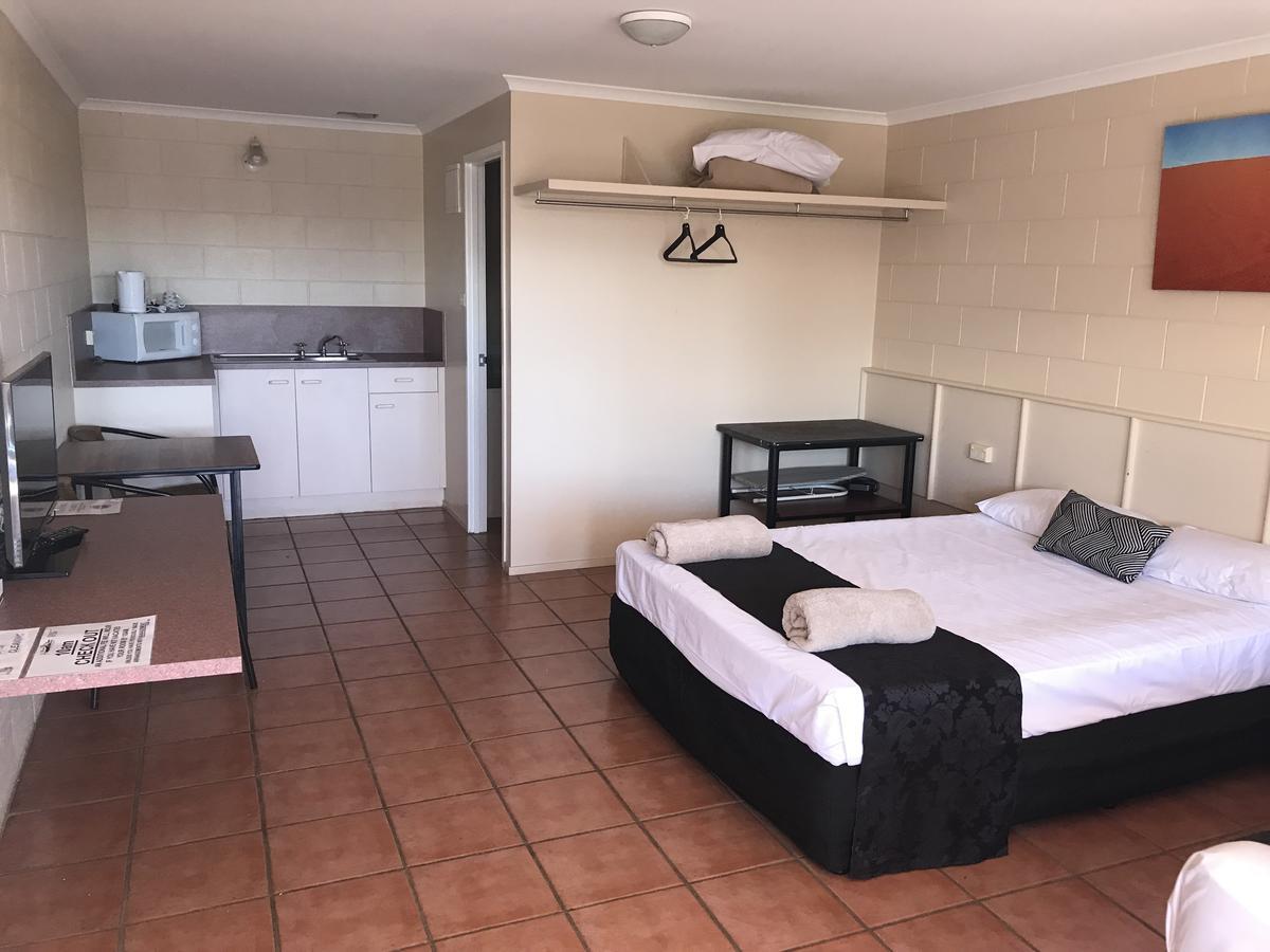 Longreach Most Central Motel Екстер'єр фото