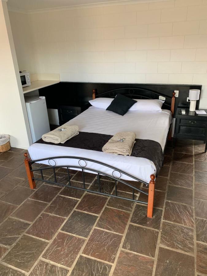 Longreach Most Central Motel Екстер'єр фото