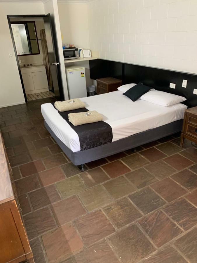 Longreach Most Central Motel Екстер'єр фото
