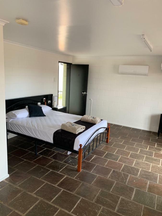 Longreach Most Central Motel Екстер'єр фото