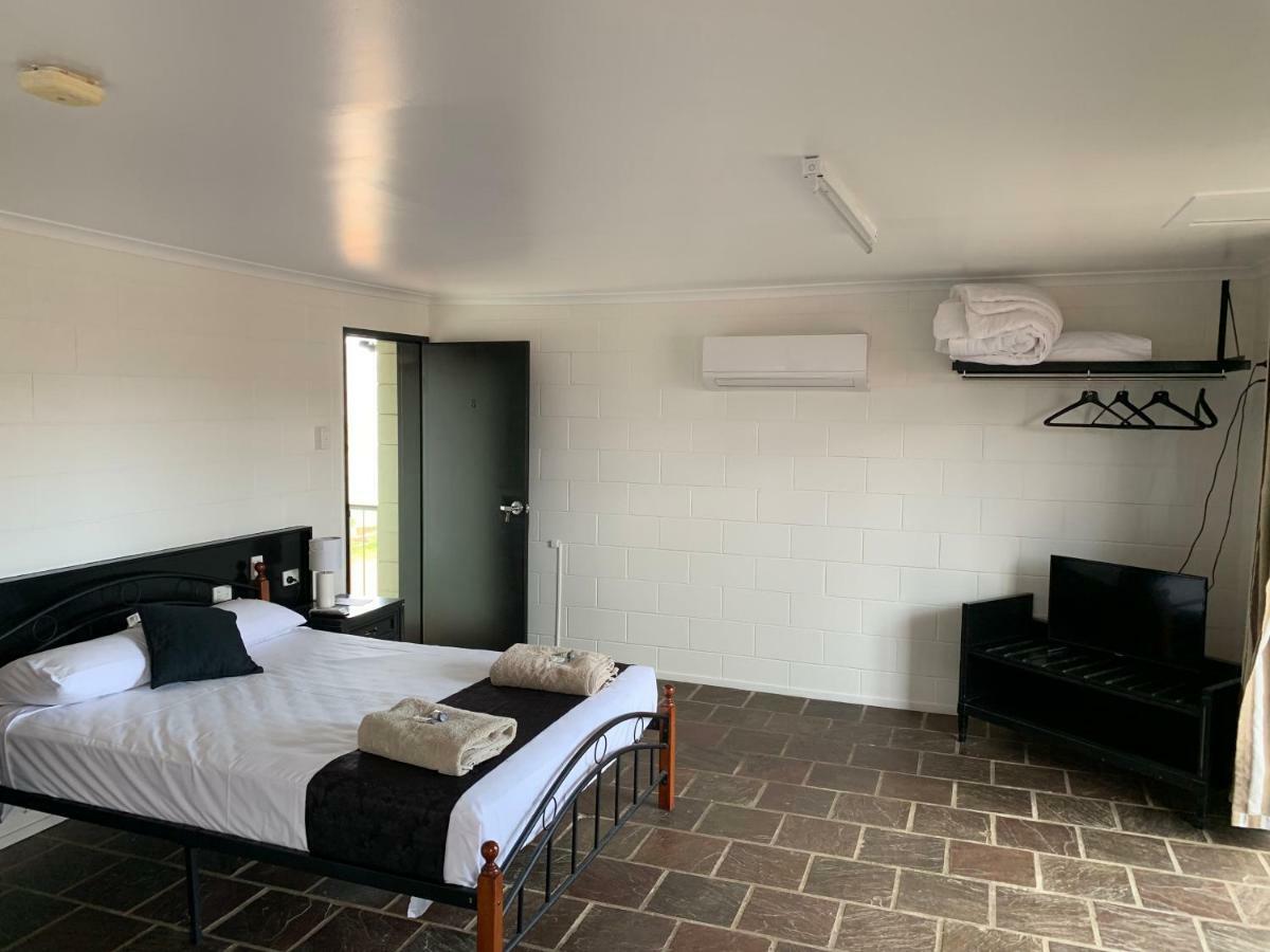 Longreach Most Central Motel Екстер'єр фото